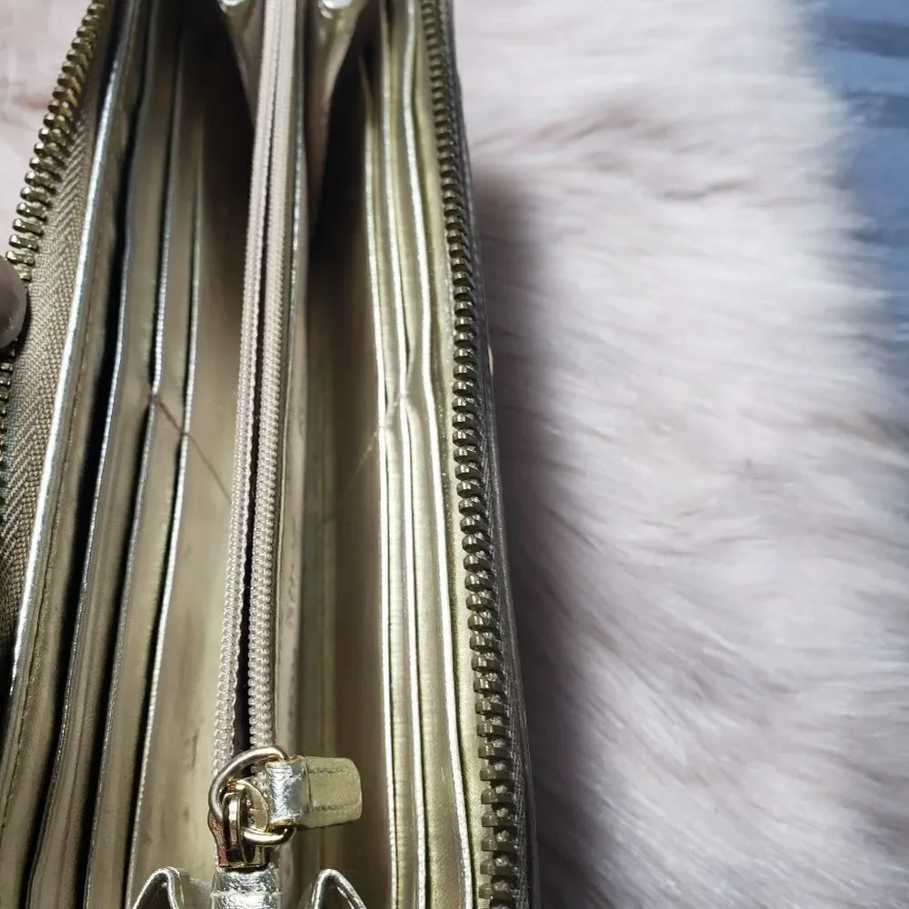 100% authentic Micheal Kors jet set wallet